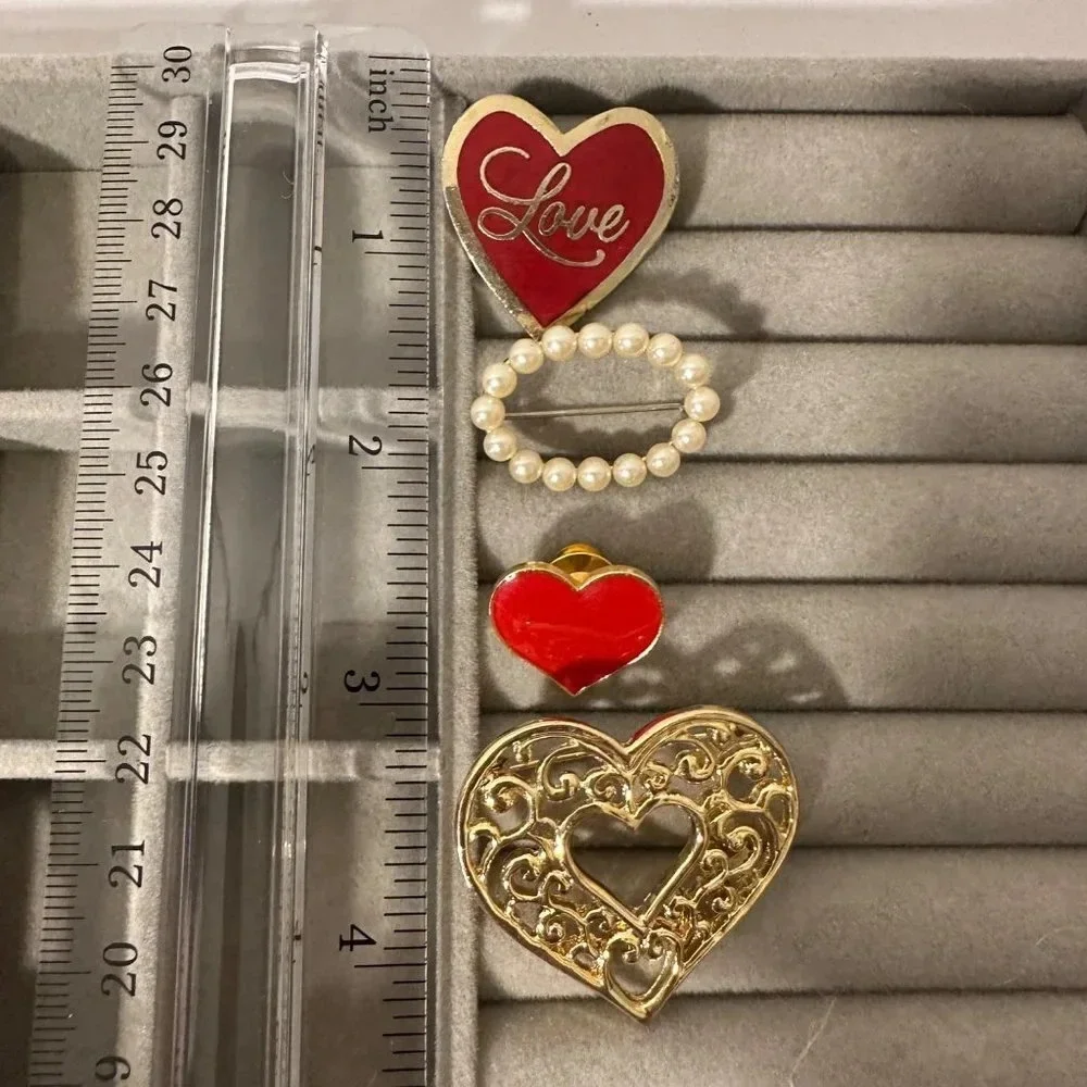 Bundle of 4‎ Brooches